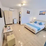 Guest house Casa Adi 3*